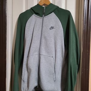 Mens nike tech fleece outfit top and bottom both are medium